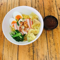บะหมี่เกี๊ยวหมูแดง