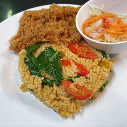 ข้าวผัดพริกแกงปลาฟู
