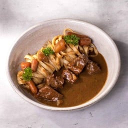 เฟตตูชินี่ซอสหมูตุ๋น