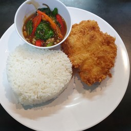 ข้าวไก่เจแปนราดกระเพรา