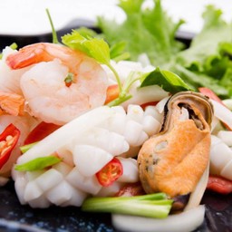 ยำรวมมิตรทะเล