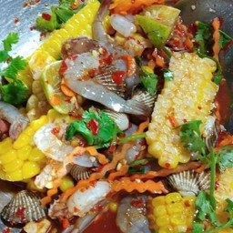 ยำหอยแครงกุ้งสดข้าวโพด น้ำปลาร้า