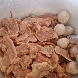 ร้าน ก๋วยเตี๋ยว พ่อใหญ่ไล-ตาหวาน-ยายหมอน
