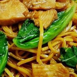 หมี่เหลืองผัดซีอิ๋วไก่