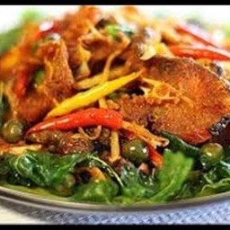 ผัดฉ่าปลาดุกกรอบ(กับข้าว)