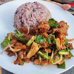 ข้าวยำหมูแซ่บ