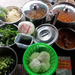 ขนมจีนน้ำเงี้ยว ป้าน้อย