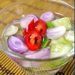 อาจาด พร้อม แตงกวา พริก หอม