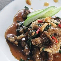 ข้าวกะเพราเนื้อตุ๋น