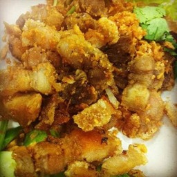 หมูกรอบทอดกระเทียมพริกไทย