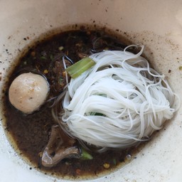 หมี่ขาวหมูน้ำตก