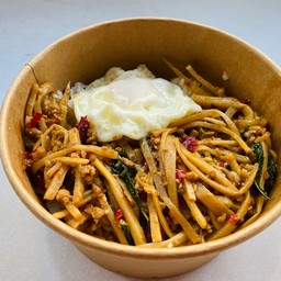 กะเพราหน่อไม้หมูสับราดข้าว