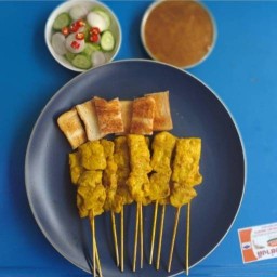ใบตองหมูสะเต๊ะ (BHAITONG PORK SATAY) ผัดไท และอาหารตามสั่ง