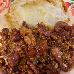 เนื้อผัดกระเทียมราดข้าว