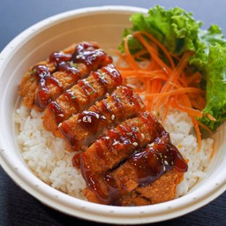 ข้าวไก่ทอดซอสโคตรเผ็ด