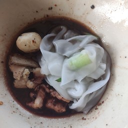 ใหญ่หมูน้ำตก