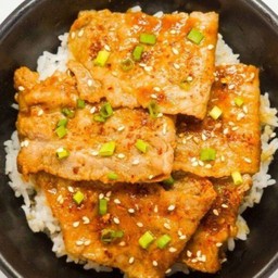 ดื่มโฮมเมดโอมากาเสะ + ข้าวเนื้อลาวามิโซะ