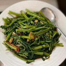 ผัดผักบุ่งไฟแดง