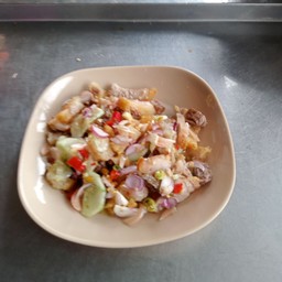 ยำหมูกรอบ