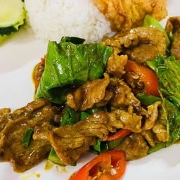 ข้าวผัดเครื่องแกงทะเล,ไก่,กุ้ง,เนื้อ ระบุได้