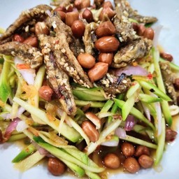 ยำมะม่วงปลากรอบ