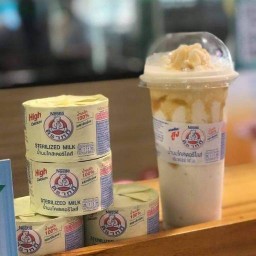 กินมะพร้าวปั่นกัน &นมหมีปั่นในศูนย์อาหารโลตัสร้อยเอ็ด