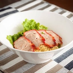 บะหมี่หมูแดงหมูกรอบ