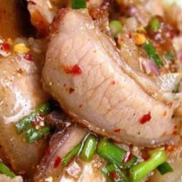 น้ำตกหมู ยั่วๆๆ