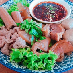 เสน่ห์ตุ๋น เนื้อตุ๋น-หมูตุ๋น ก๋วยเตี๋ยว เกาเหลาหม้อไฟ สายเอเซียพยุหคีรี