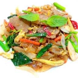 ผัดซีอิ๊วขี้เมาหมูหมัก