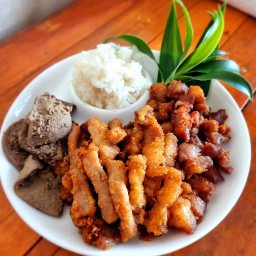 หมูทอดอ๊อดแอด ราไวย์
