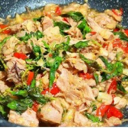 ข้าวราดกระเพราเนื้อ+ดาว