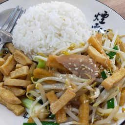 ผัดถั่วงอกหมููสามชั้น