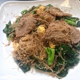 เส้นหมี่ผัดซีอิ๊ว