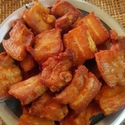 สามชั้นทอดน้ำปลา