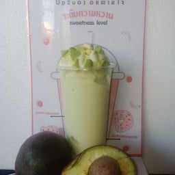 อะโวคาโด้ปั่นนมสดน้ำผึ้ง