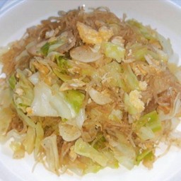 ผัดกะหล่ำปลีวุ้นเส้นไข่ ราดข้าว