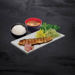 เซทข้าวซุปมิโสะปลาแซลมอนย่างซีอิ๊ว