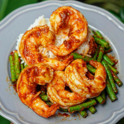 ข้าวกุ้งผัดพริกแกงแดง
