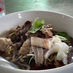 ก๋วยเตี๋ยวเนื้อ พิเศษ