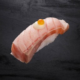 ข้าวปั้นหน้าแซลมอนย่าง