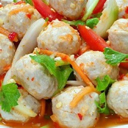 ยำลูกชิ้นหมู