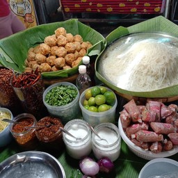 ณัฏฐวันณ์ ตลาดนัด พระพรมสี่แยกคลอง2