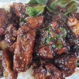 หมูกรอบผัดพริกเผา ราดข้าว