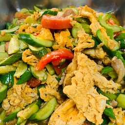 แตงกวาผัดไข่