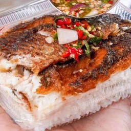 ข้าวปลาแกะ+น้ำจิ้มสามรส