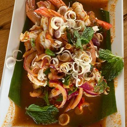 เครื่องเทศ แน่น กลิ่นหอม รสชาติใช้ได้ 