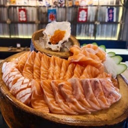 คาราสึ ซูชิ เบิร์นไฟ ตรงข้ามพาณิชย์นอก