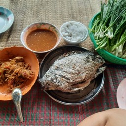 ครัวบ้านนอกคอหมูย่าง