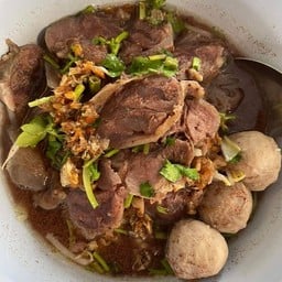 ก๋วยเตี๋ยว หมู เนื้อ แชมป์